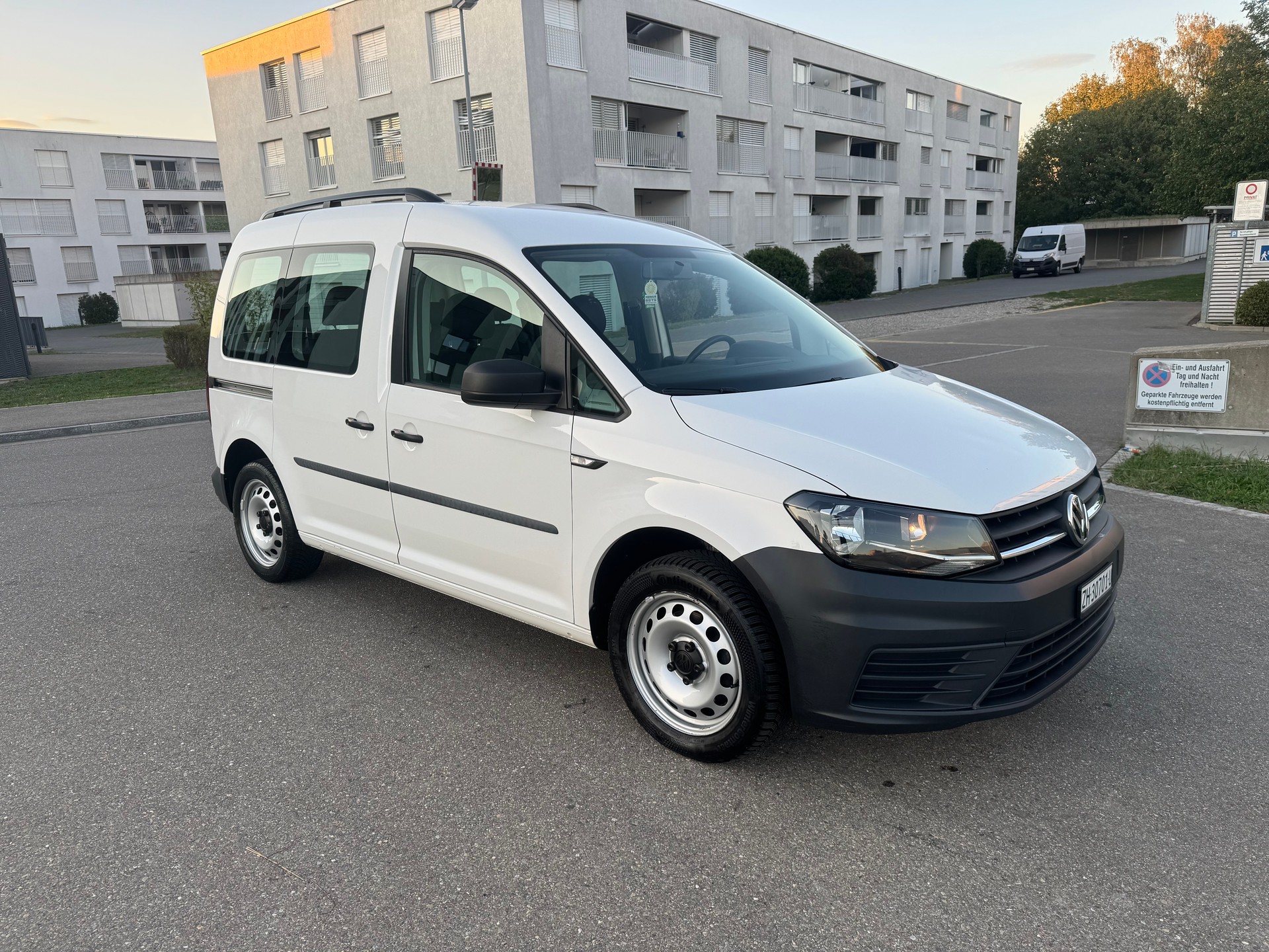 VW Caddy 2.0 TDI Beach Liberty-image-2