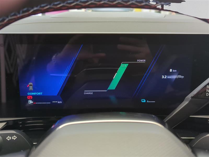 RENAULT Rafale 1.2 E-Tech Hybrid 200 Esprit Alpine-image-10