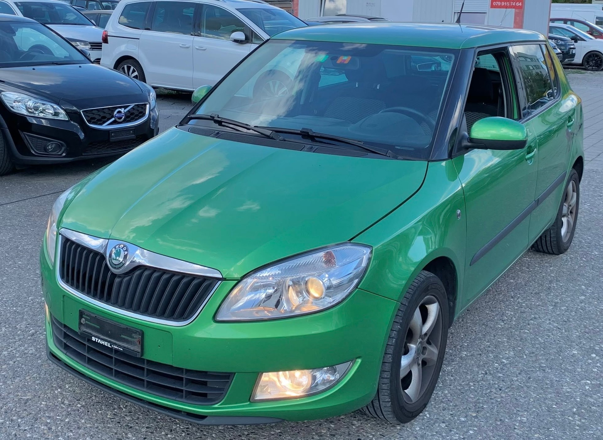 SKODA Fabia 1.2 TSI Family Limousine (Klimatronik * Alufelgen * Radio CD * Sensoren * BO5)-image-0