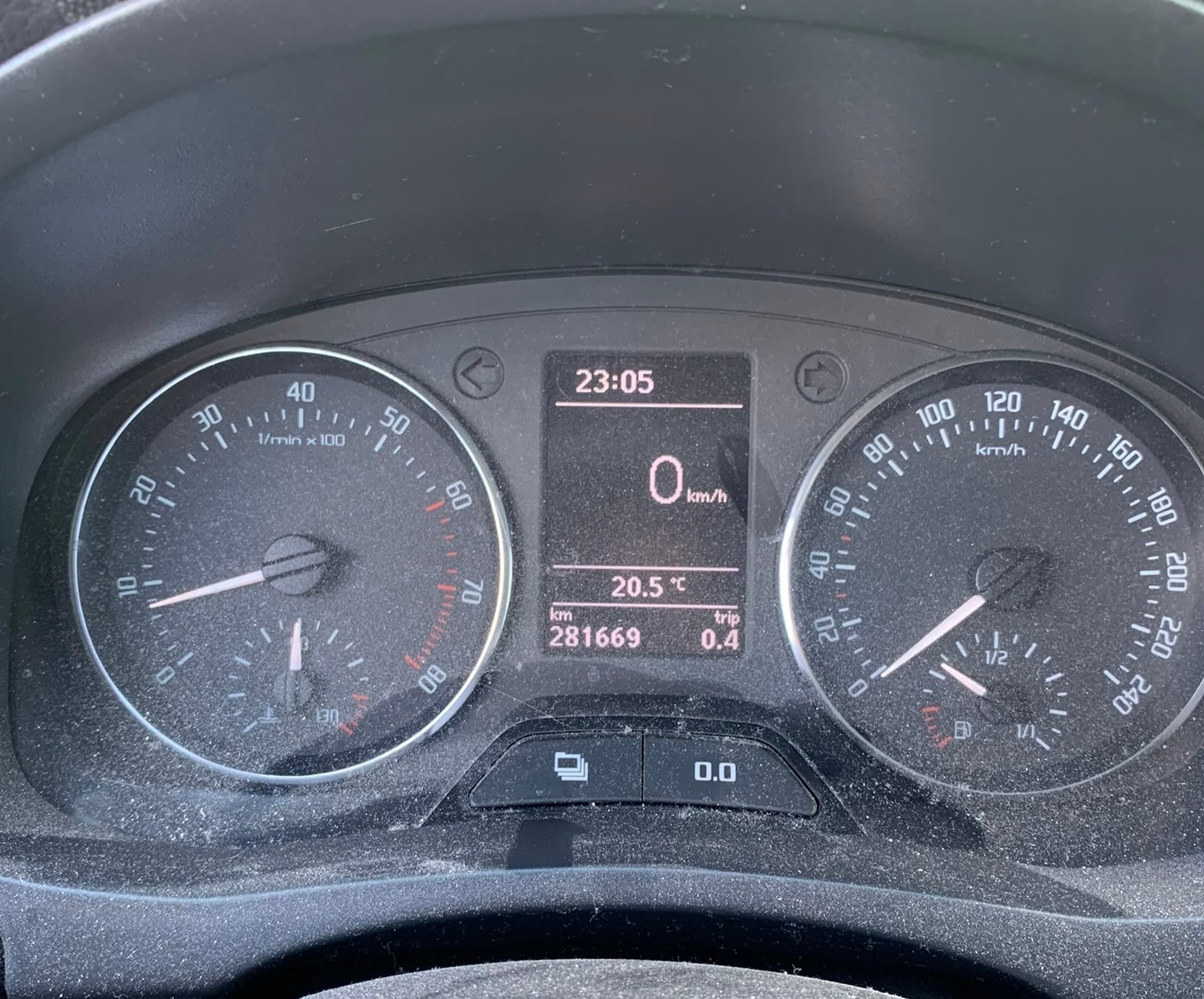 SKODA Fabia 1.2 TSI Family Limousine (Klimatronik * Alufelgen * Radio CD * Sensoren * BO5)-image-8