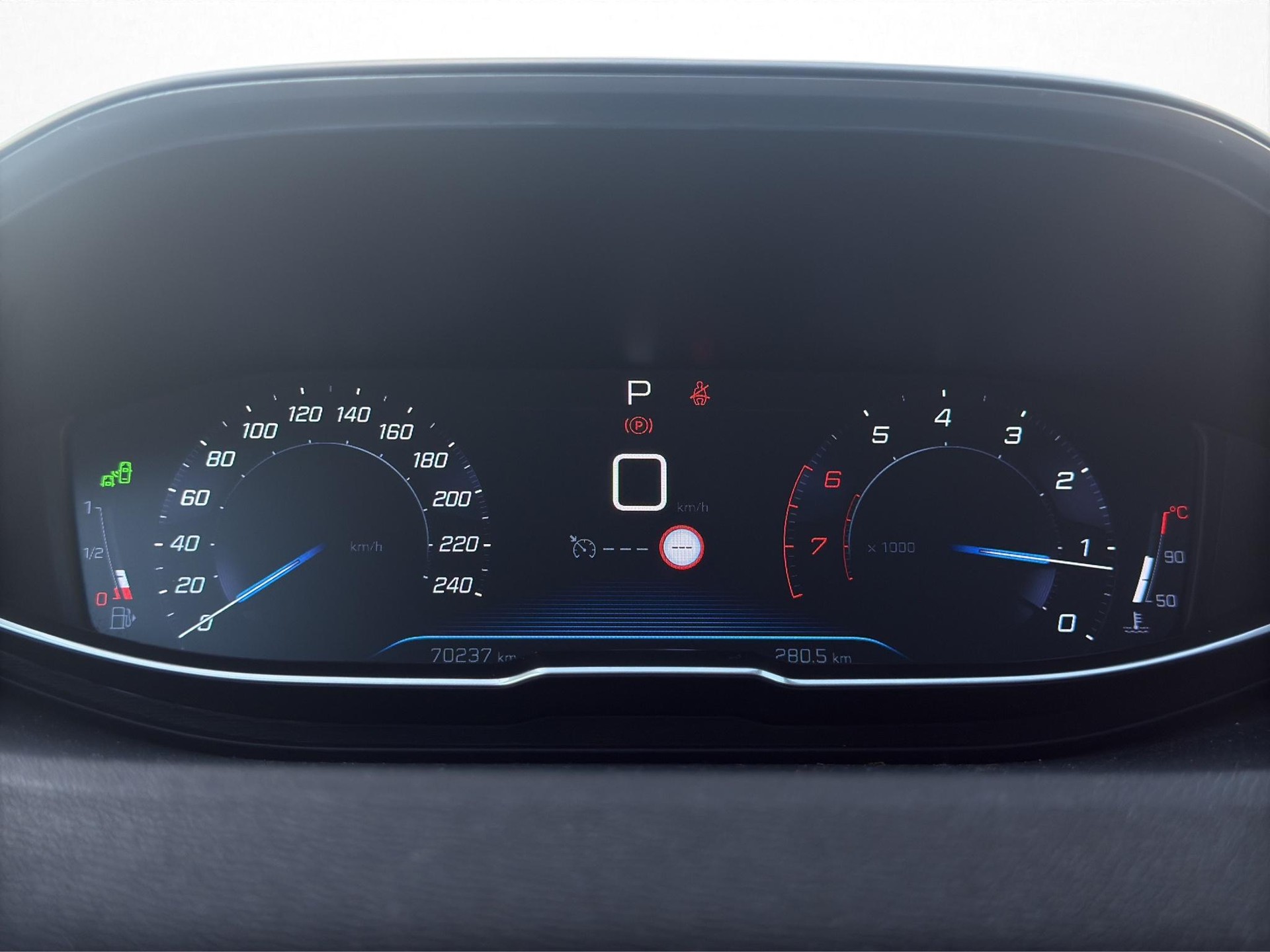 PEUGEOT 3008 1.6 THP Allure * PANORAMADACH * SITZHEIZUNG + ELEKTRISCHE SITZE * KAMERA VORNE UND HINTEN *-image-21
