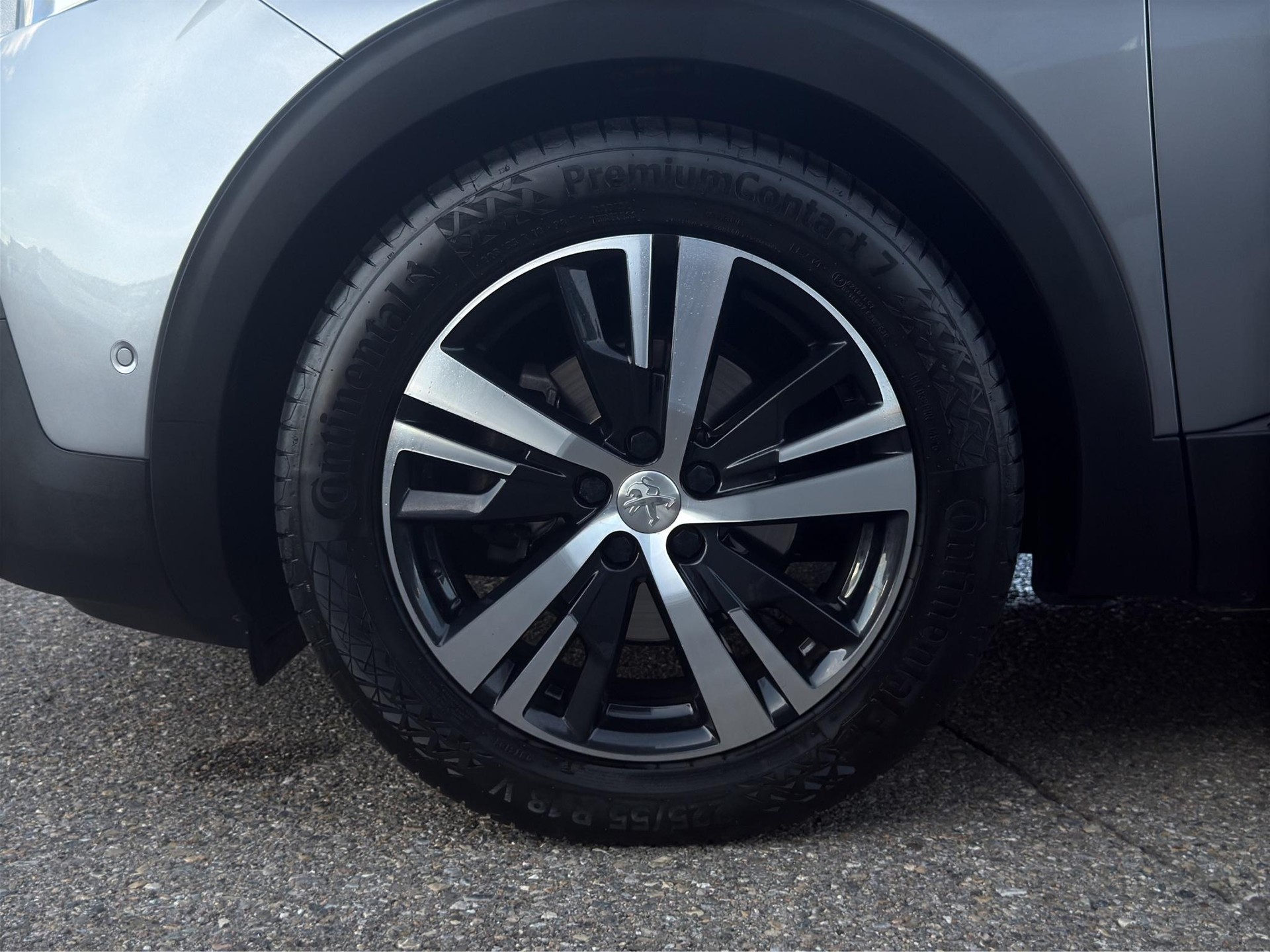 PEUGEOT 3008 1.6 THP Allure * PANORAMADACH * SITZHEIZUNG + ELEKTRISCHE SITZE * KAMERA VORNE UND HINTEN *-image-11