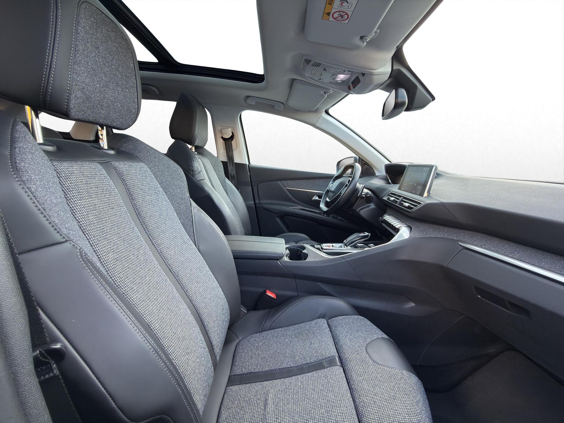 PEUGEOT 3008 1.6 THP Allure * PANORAMADACH * SITZHEIZUNG + ELEKTRISCHE SITZE * KAMERA VORNE UND HINTEN *-image-17