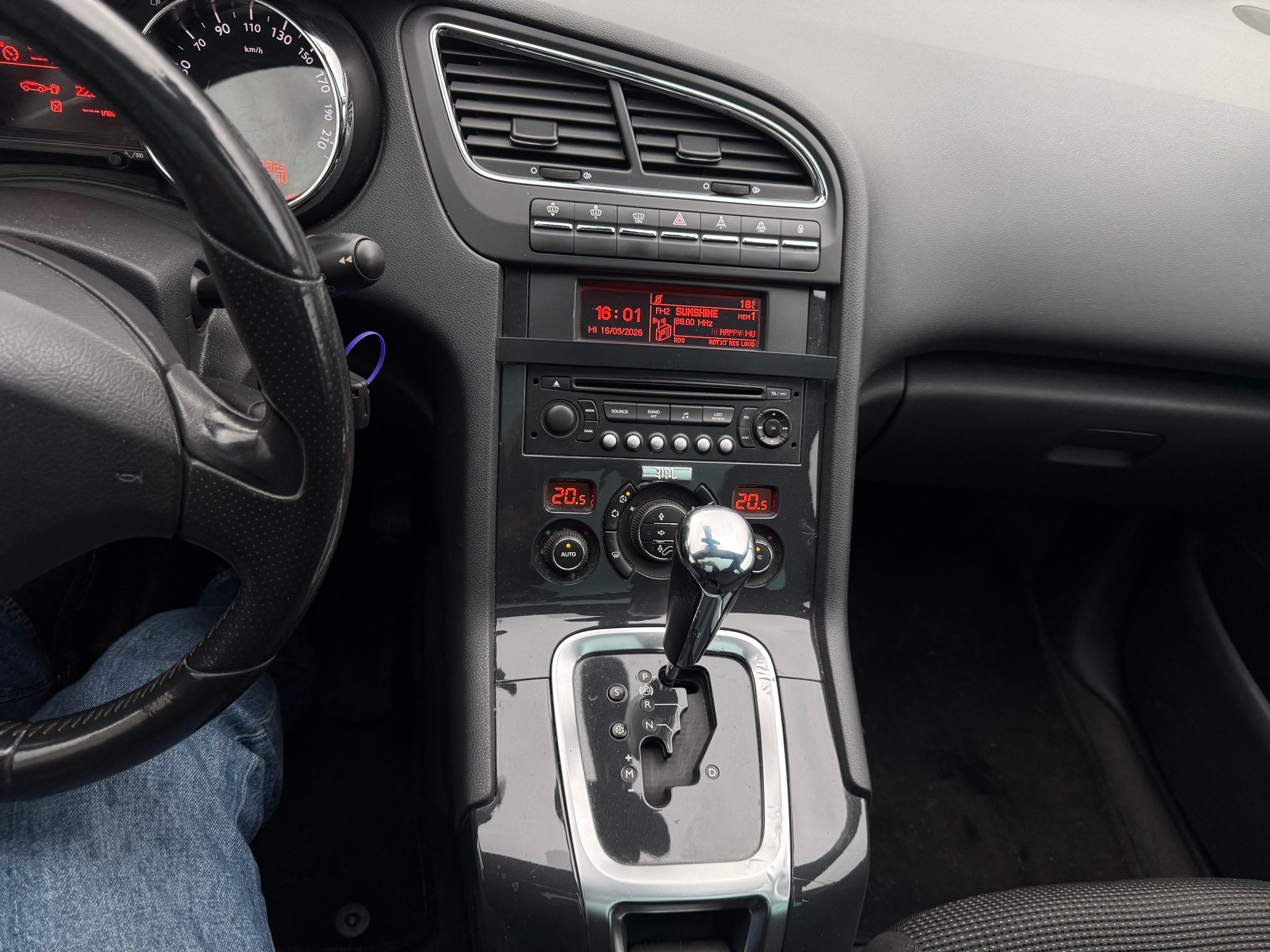 PEUGEOT 5008 2.0 HDI Sport Pack Automatic-image-7
