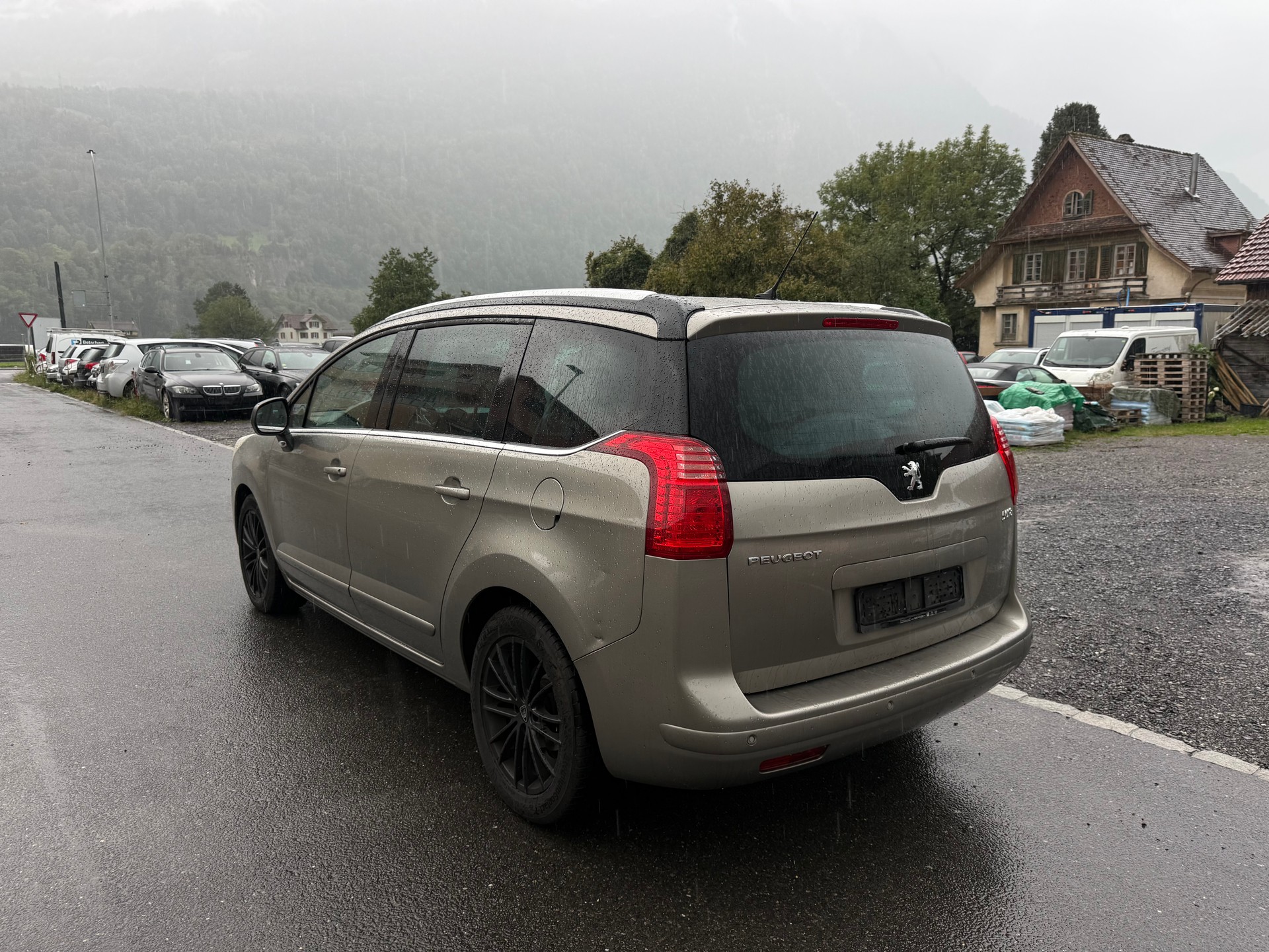 PEUGEOT 5008 2.0 HDI Sport Pack Automatic-image-3