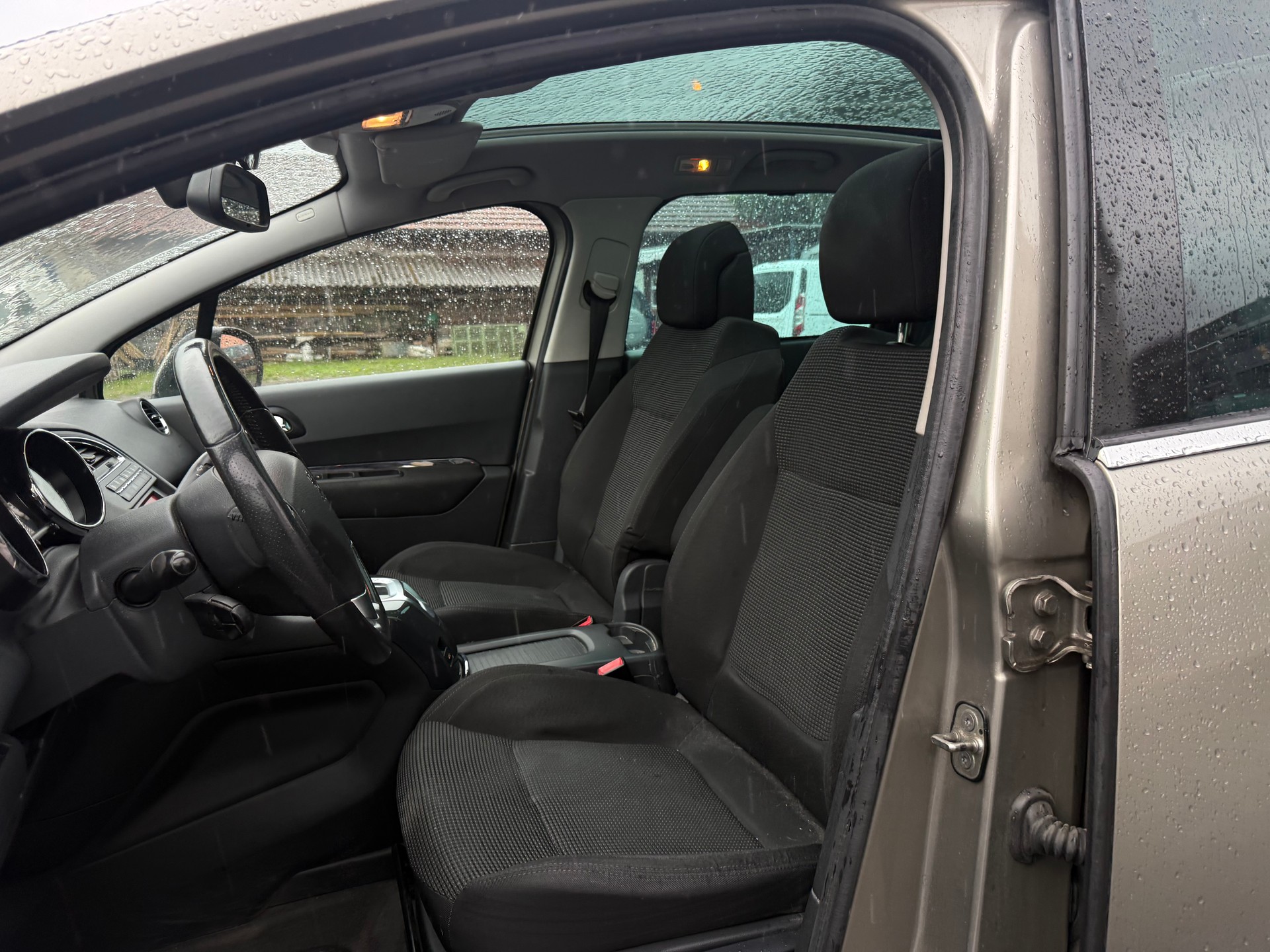 PEUGEOT 5008 2.0 HDI Sport Pack Automatic-image-5