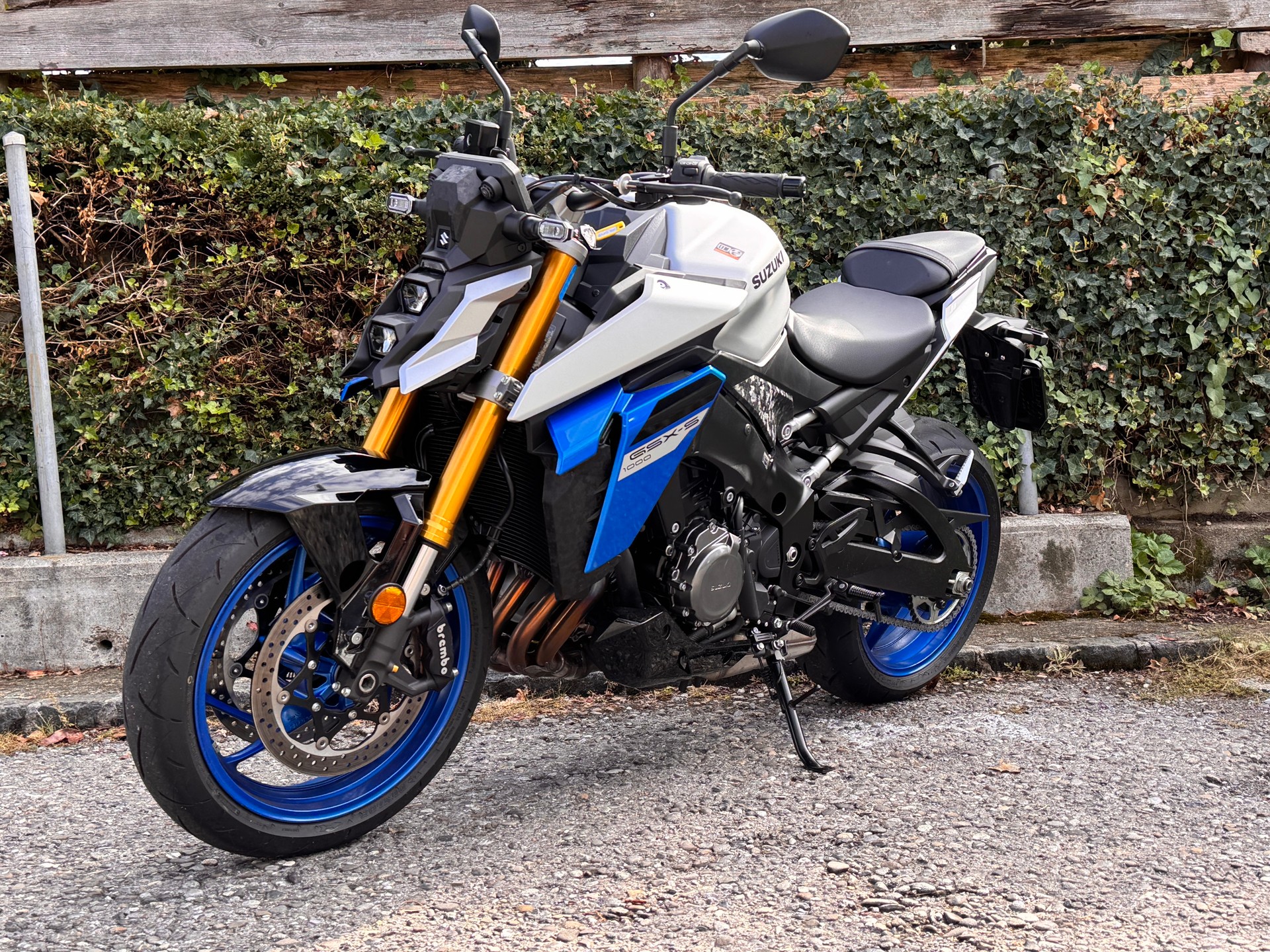 SUZUKI GSX-S 1000-showroom-element-1