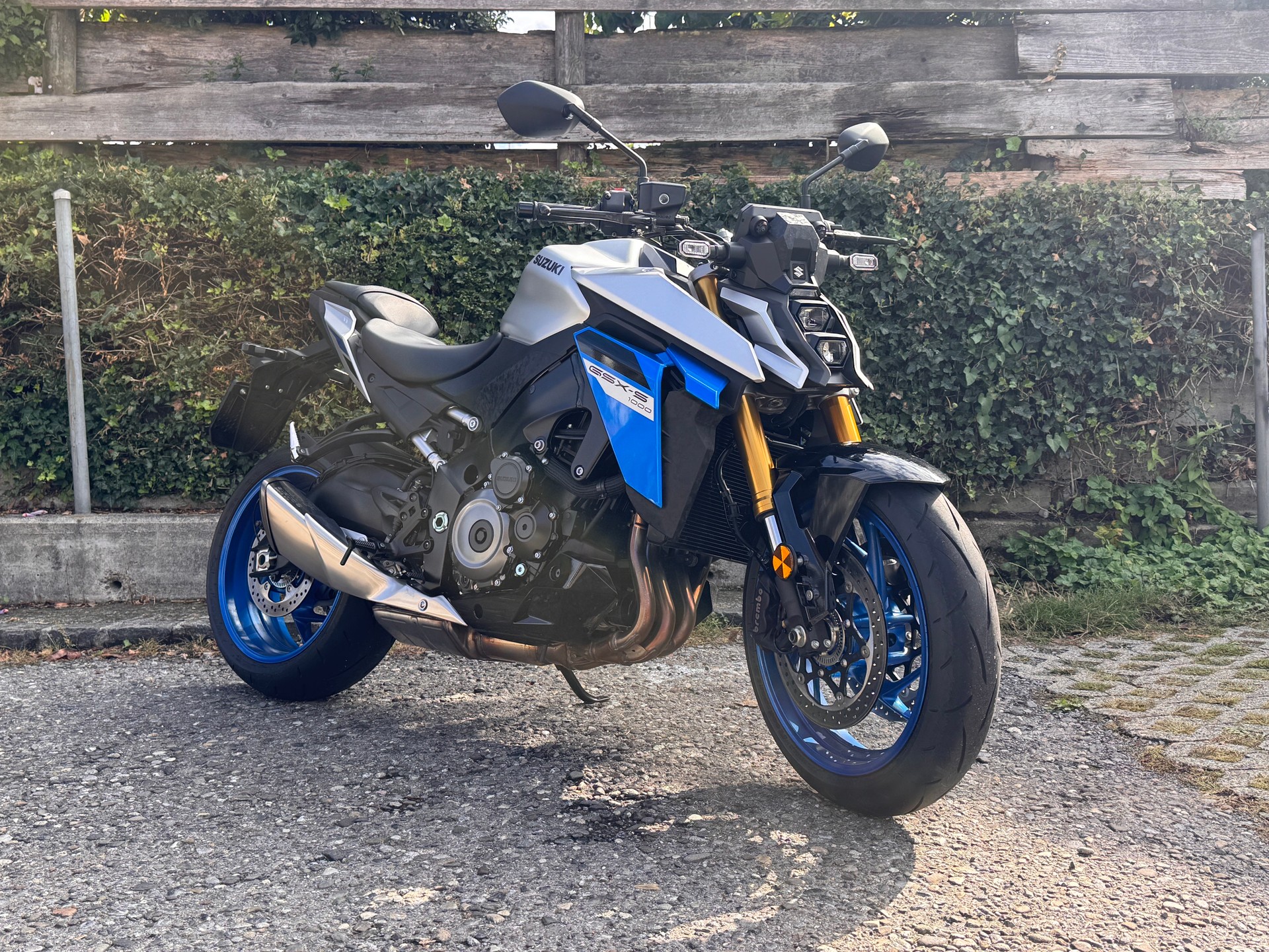 SUZUKI GSX-S 1000-showroom-element-2