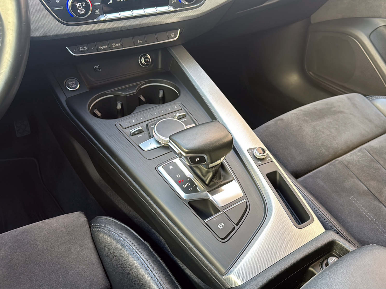 AUDI A4 Avant 2.0 TDI Sport quattro S-tronic-image-11