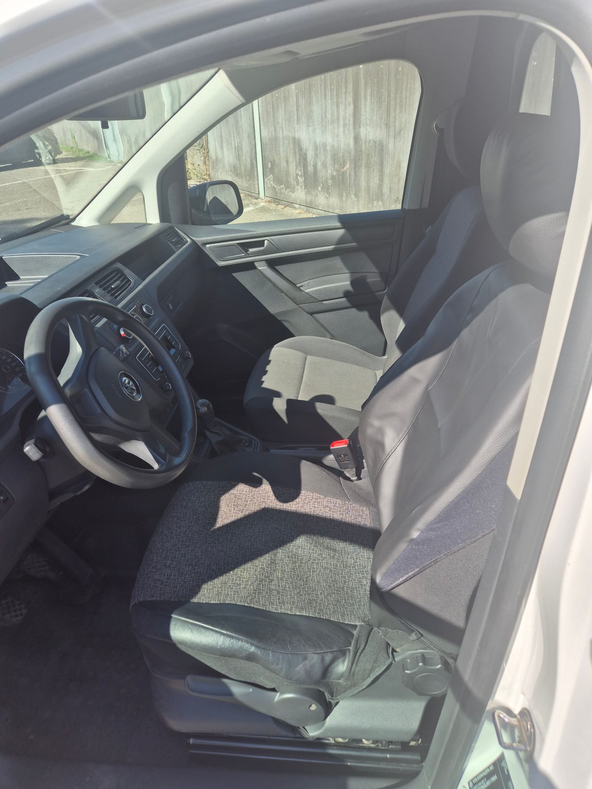 VW Caddy Maxi 2.0TDI BlueMotion Technology-image-8