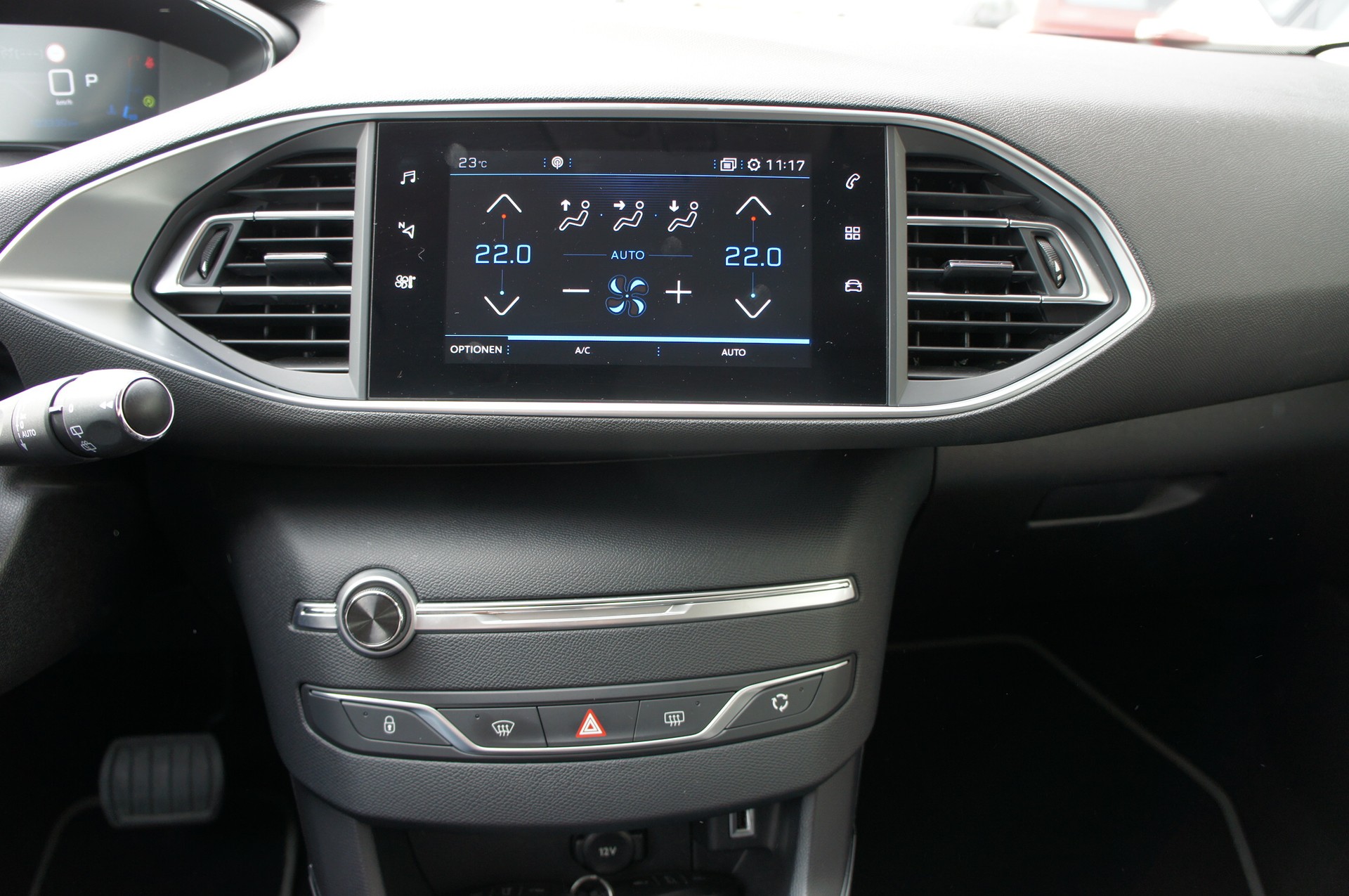 PEUGEOT 308 SW 1.5 BlueHDI Allure EAT8-image-17