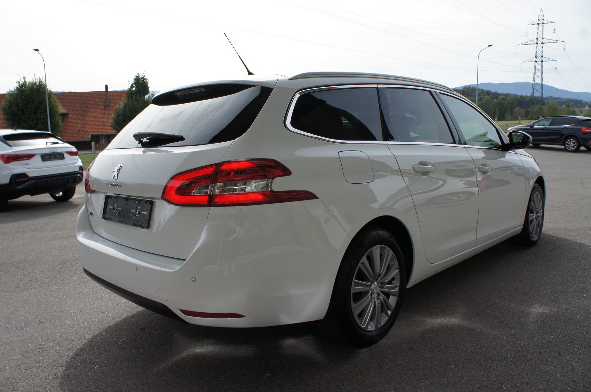 PEUGEOT 308 SW 1.5 BlueHDI Allure EAT8-image-4