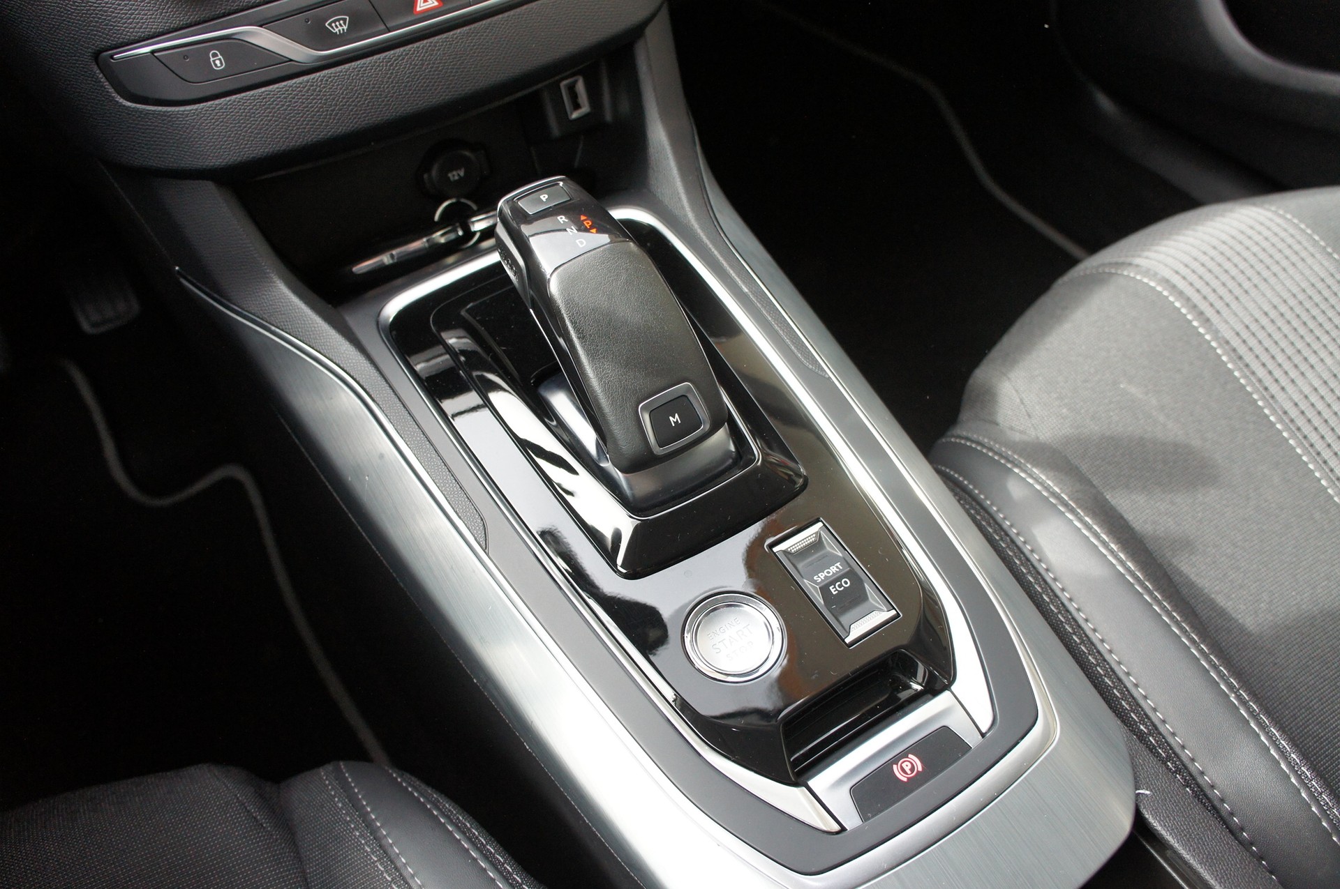 PEUGEOT 308 SW 1.5 BlueHDI Allure EAT8-image-16
