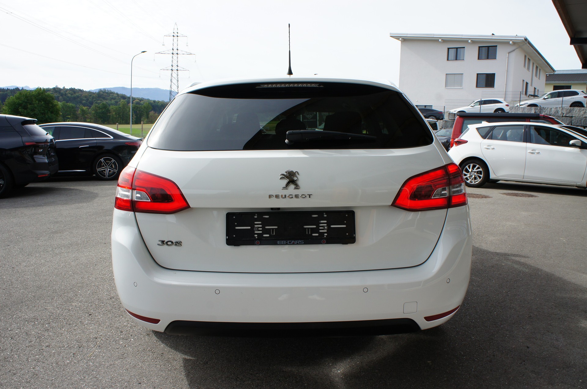 PEUGEOT 308 SW 1.5 BlueHDI Allure EAT8-image-3