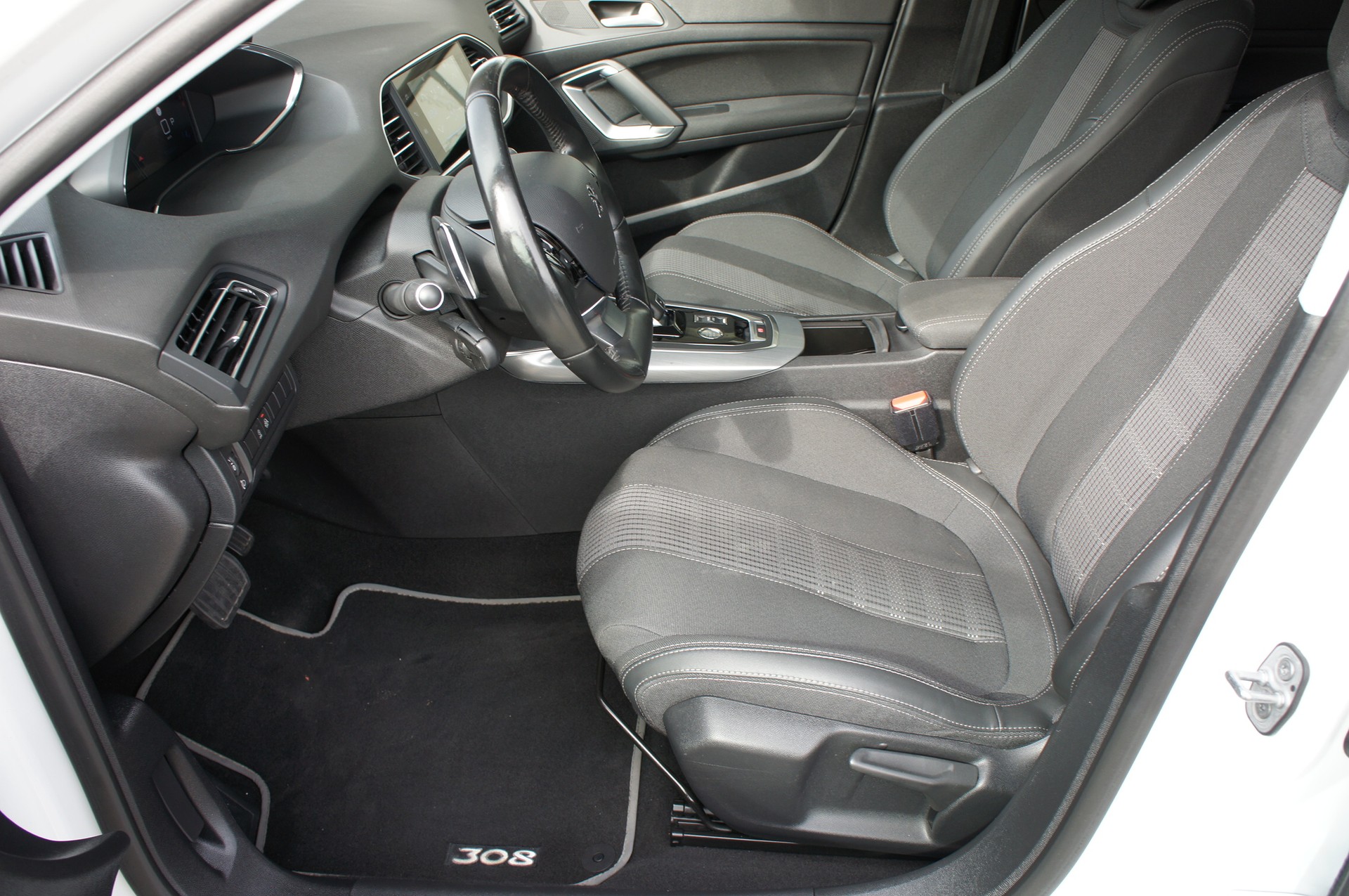 PEUGEOT 308 SW 1.5 BlueHDI Allure EAT8-image-13