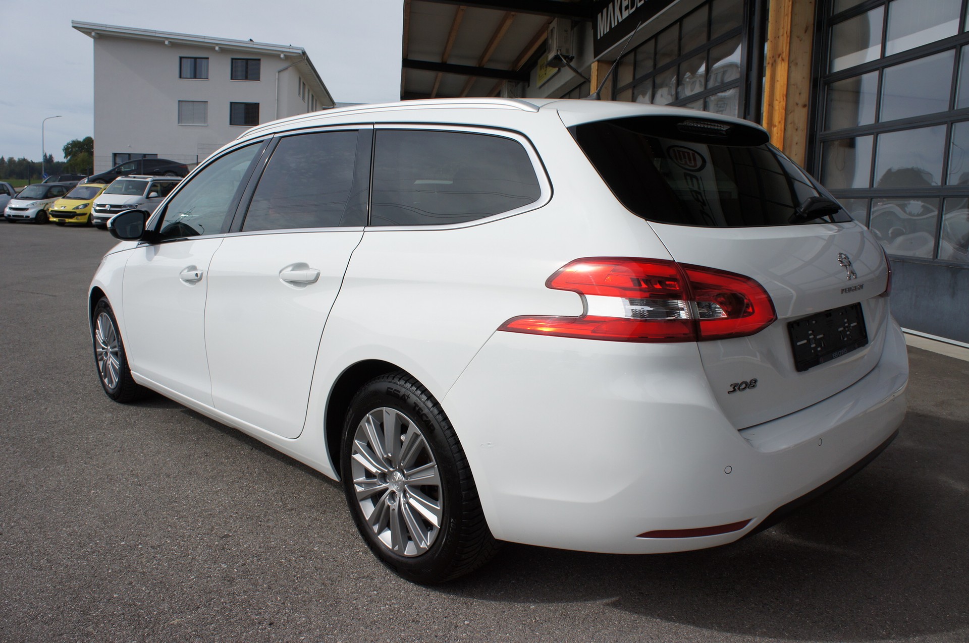 PEUGEOT 308 SW 1.5 BlueHDI Allure EAT8-image-2