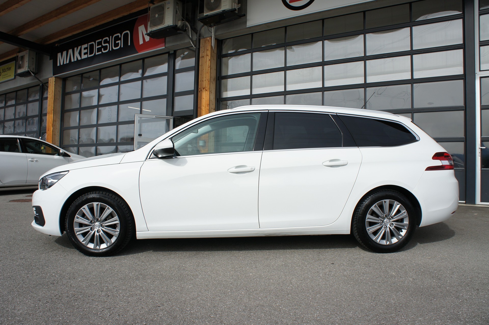 PEUGEOT 308 SW 1.5 BlueHDI Allure EAT8-image-1