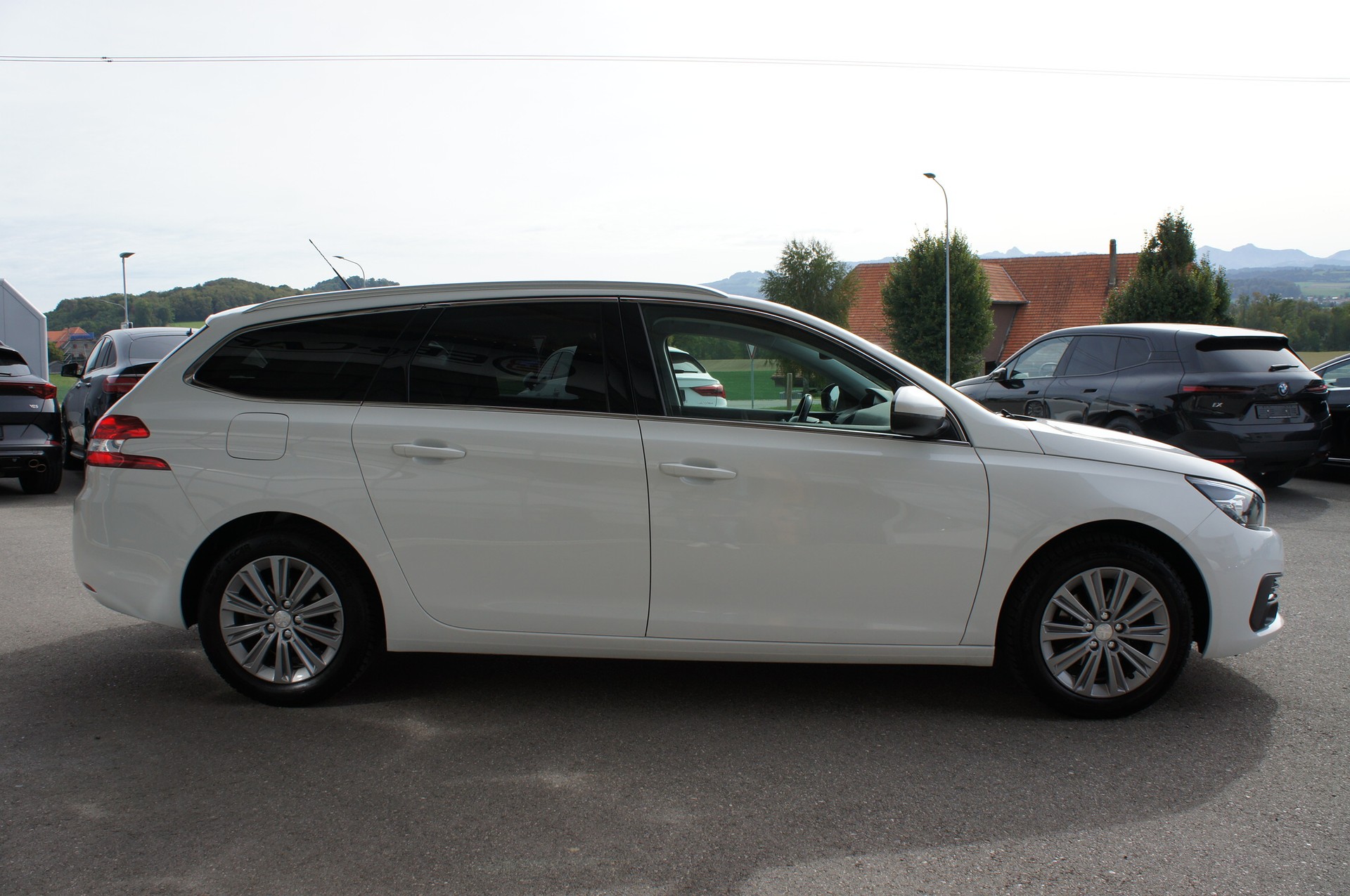 PEUGEOT 308 SW 1.5 BlueHDI Allure EAT8-image-5