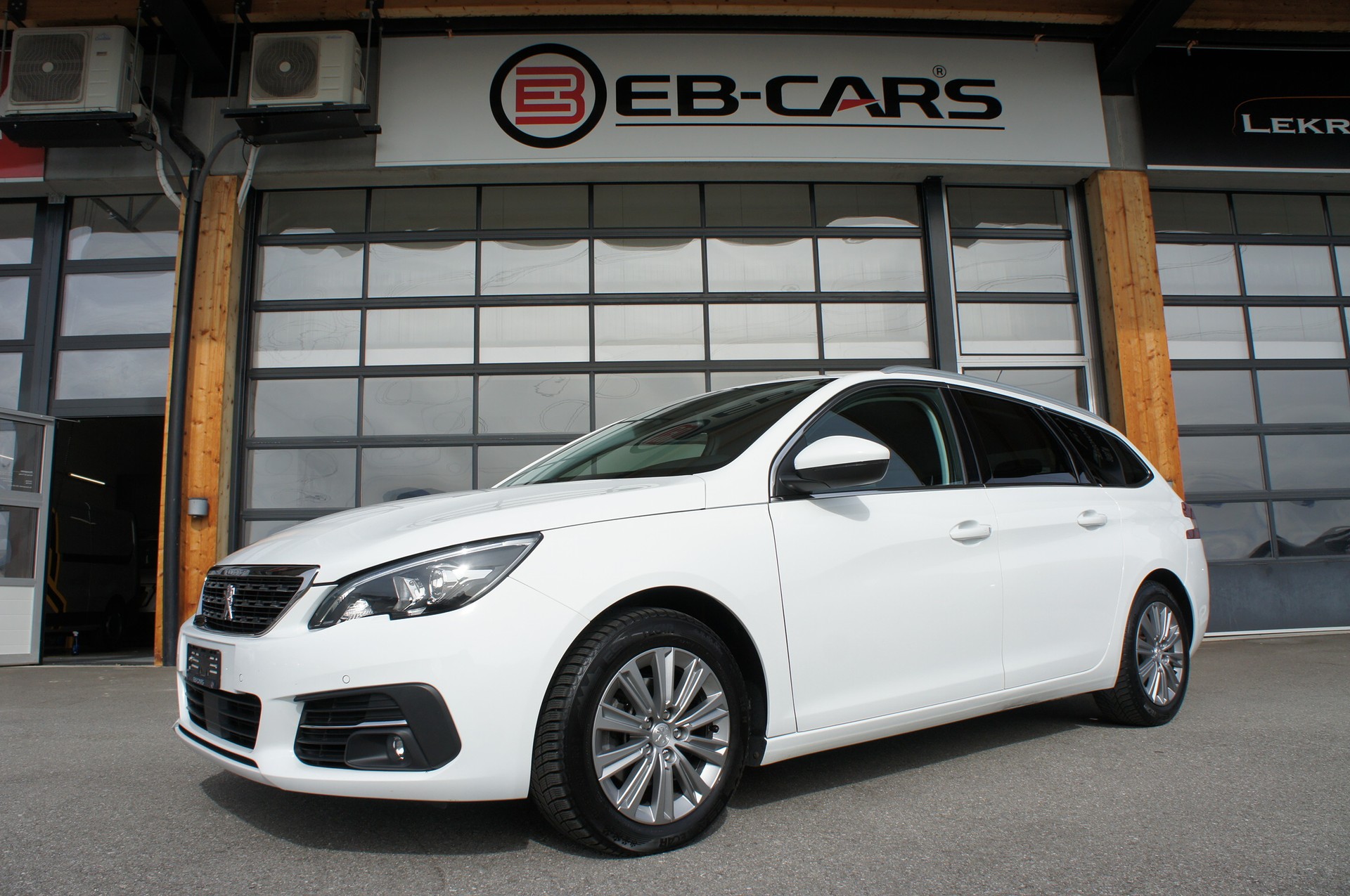 PEUGEOT 308 SW 1.5 BlueHDI Allure EAT8-image-0