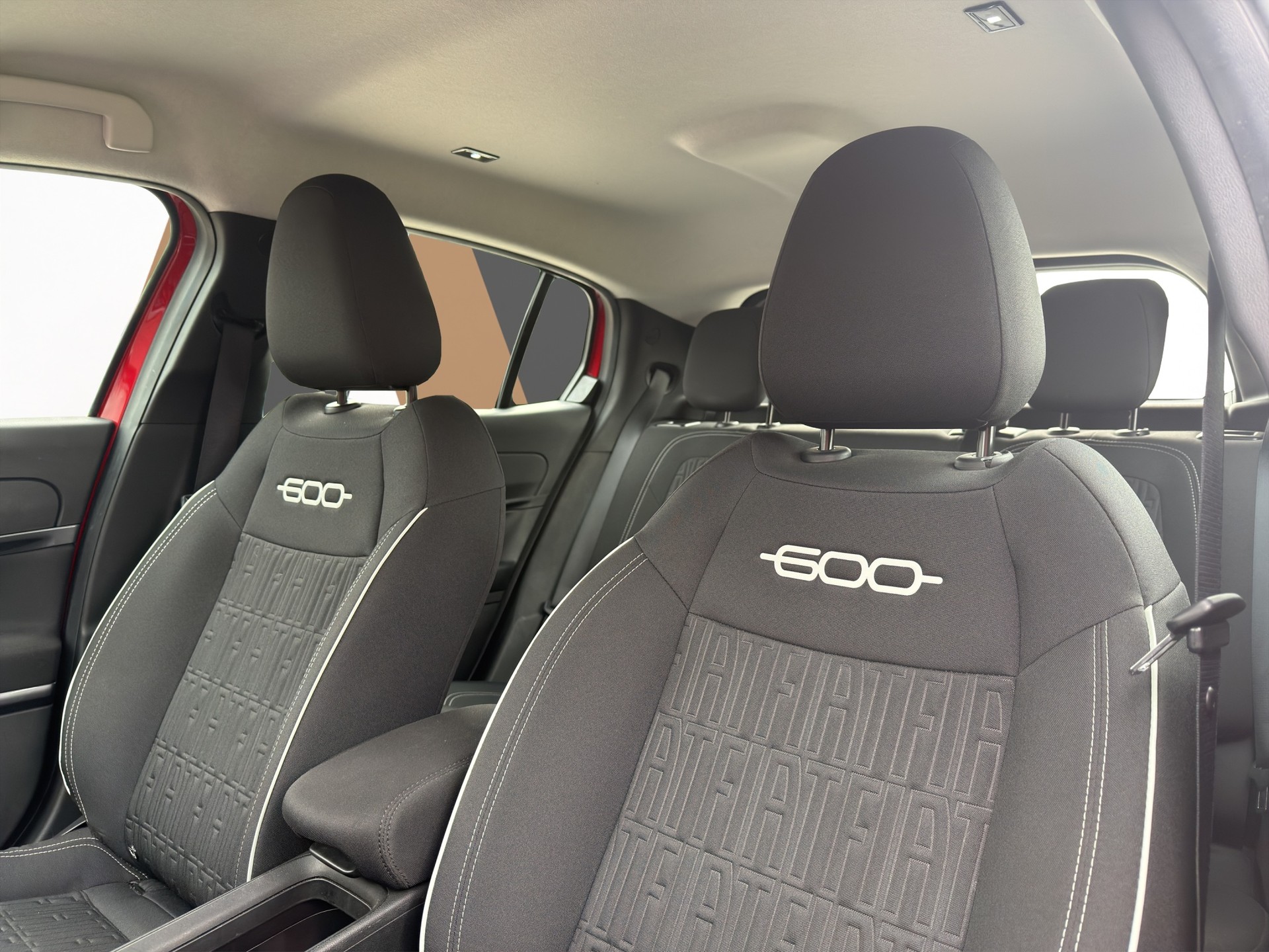 FIAT 600 1.2 Hybrid 145 Cult-image-19