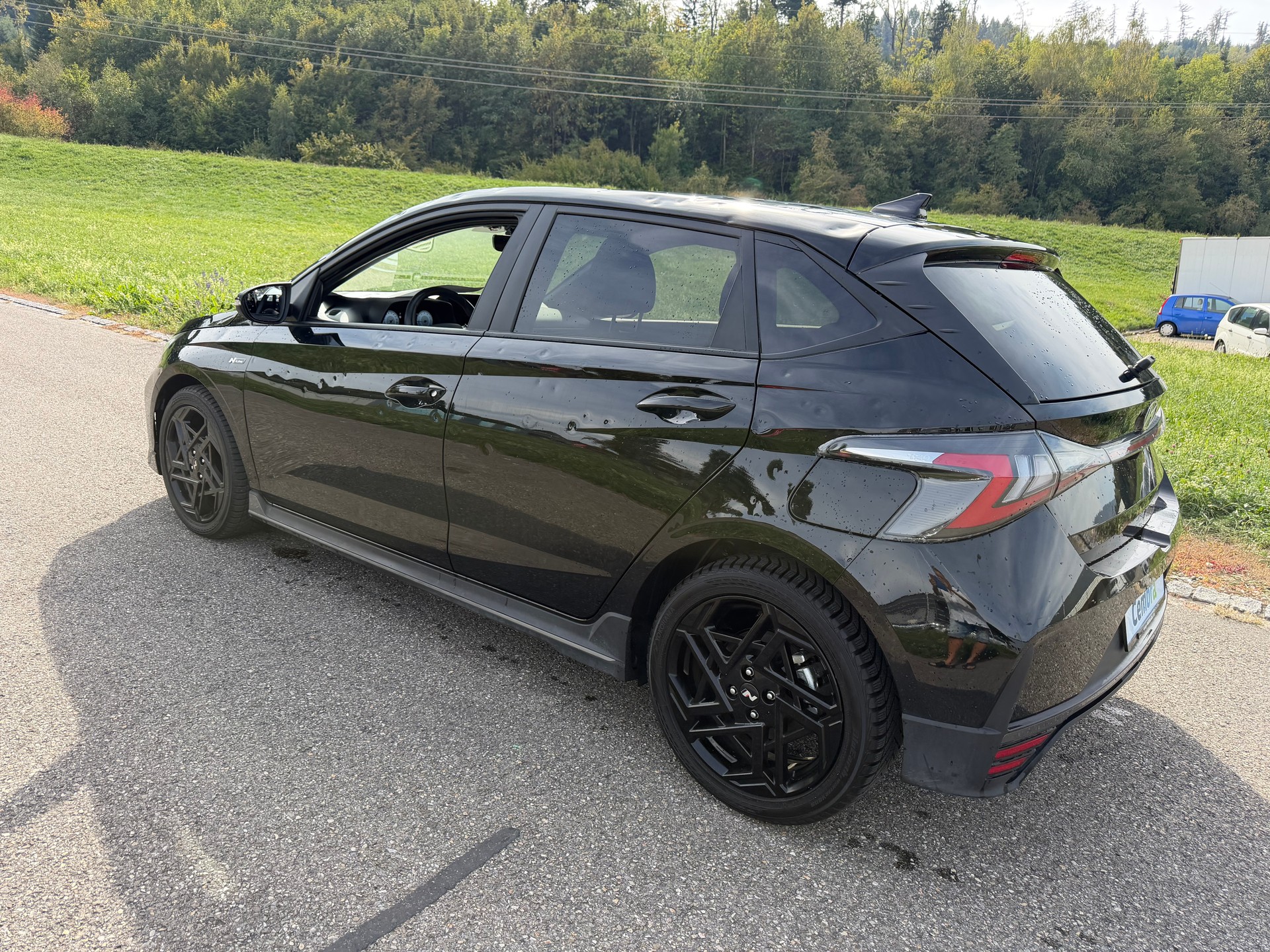 HYUNDAI SCHWARZ CH WAGEN AUTOMAT i20 1.0 T-GDi N-LINE !! DCT. AUTO HAT HAGELSCHADEN. BLACK LINE. GARANTIE 5 JAHRE !!-image-17