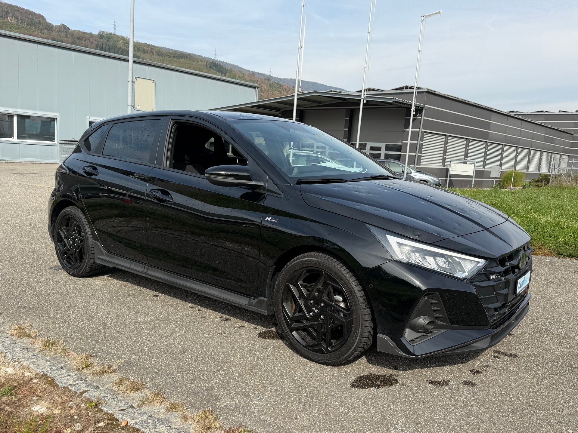 HYUNDAI SCHWARZ CH WAGEN AUTOMAT i20 1.0 T-GDi N-LINE !! DCT. AUTO HAT HAGELSCHADEN. BLACK LINE. GARANTIE 5 JAHRE !!