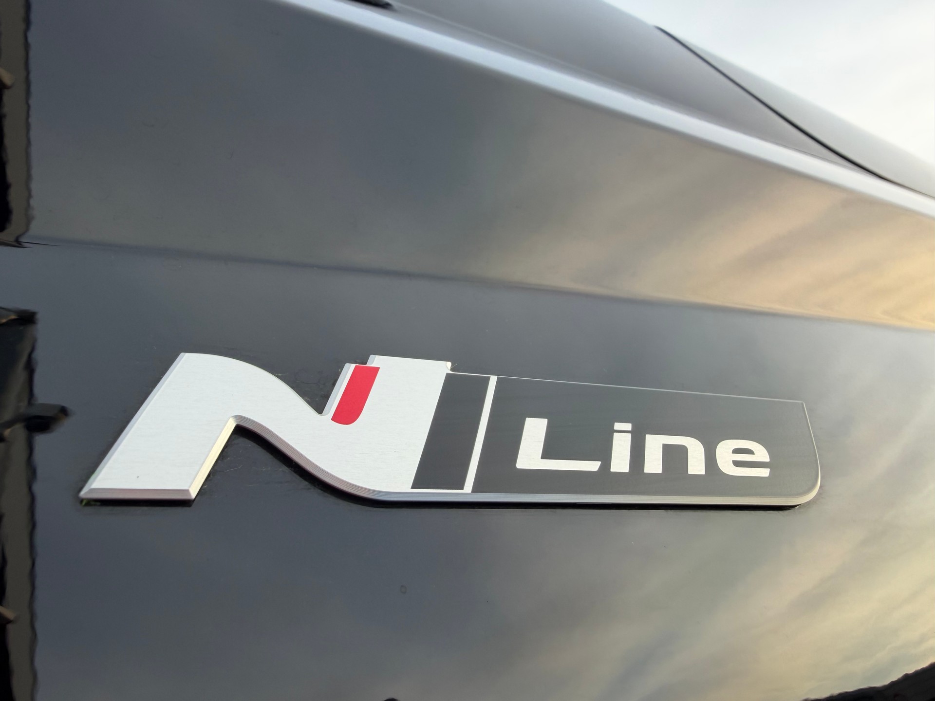 HYUNDAI SCHWARZ CH WAGEN AUTOMAT i20 1.0 T-GDi N-LINE !! DCT. AUTO HAT HAGELSCHADEN. BLACK LINE. GARANTIE 5 JAHRE !!-image-4