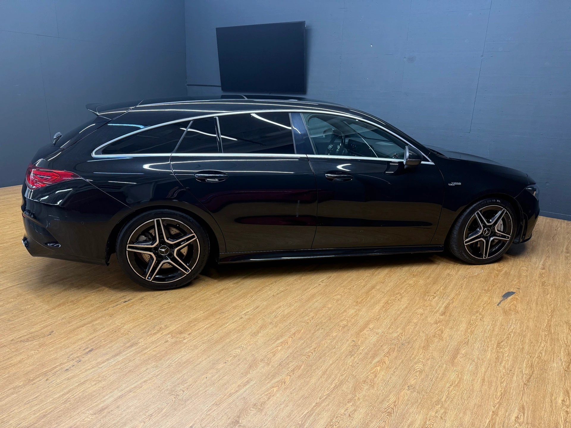 MERCEDES-BENZ CLA 35 4M - SB - AMG / Rückfahrkamera / Panorama-Dach / Multibeam LED-image-5