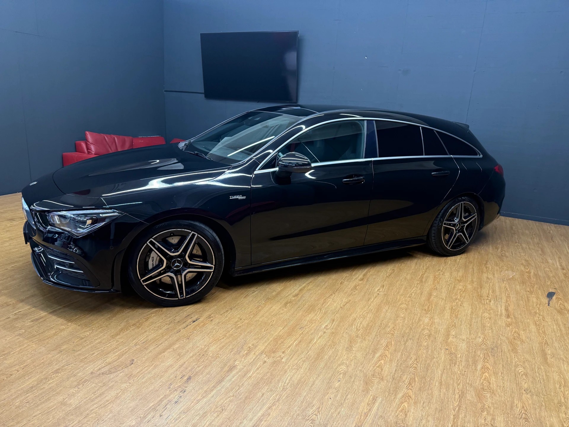 MERCEDES-BENZ CLA 35 4M - SB - AMG / Rückfahrkamera / Panorama-Dach / Multibeam LED-image-2
