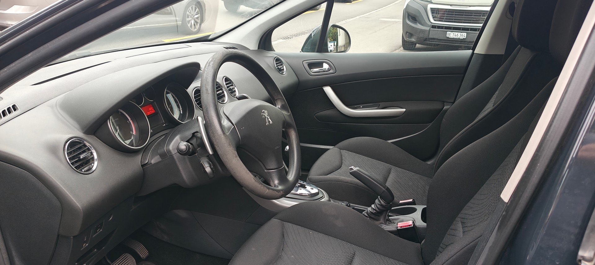PEUGEOT 308 SW 1.6 HDI Access EGS6-image-6