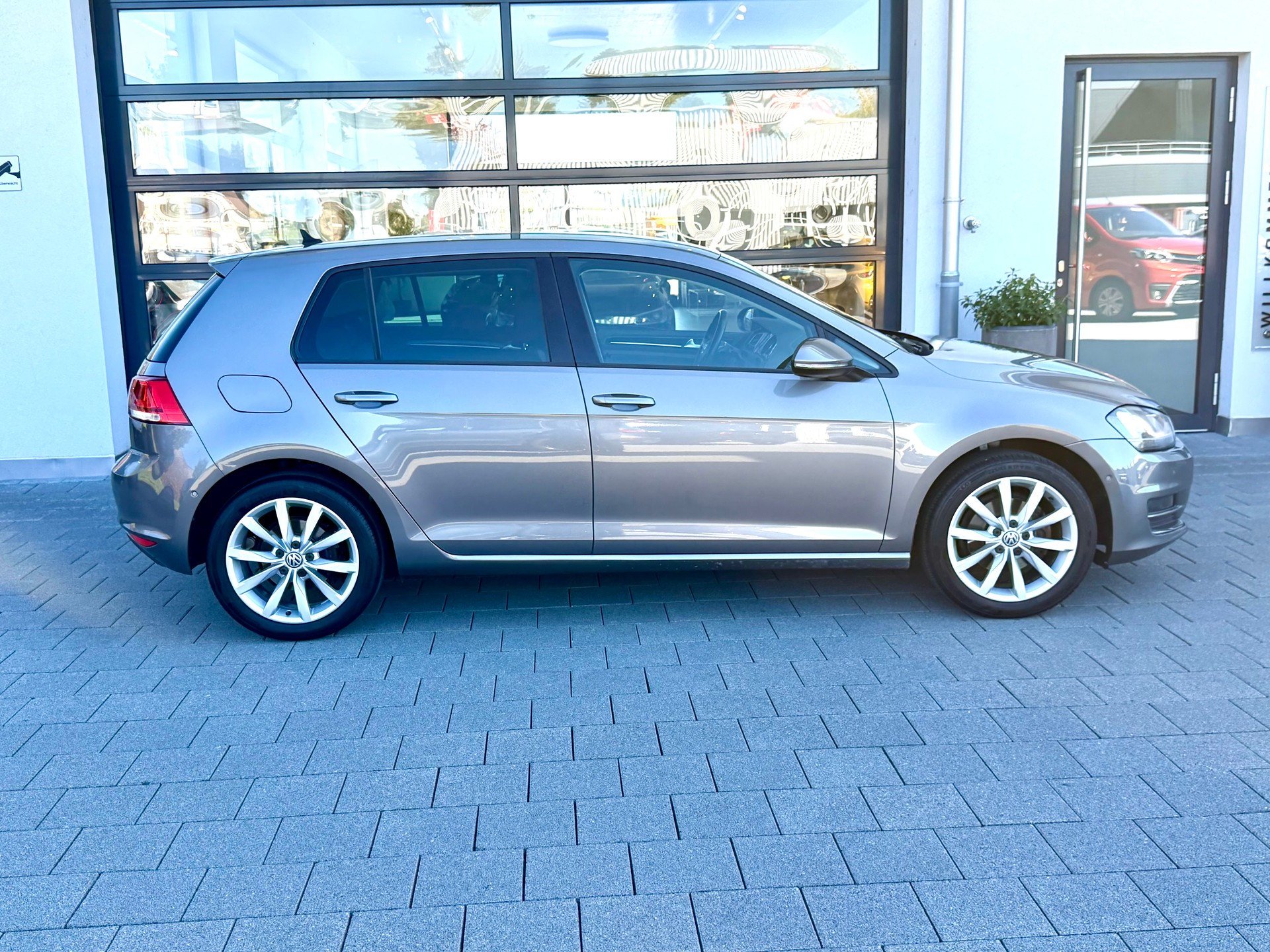 VW Golf 1.4 TSI Highline DSG-image-1