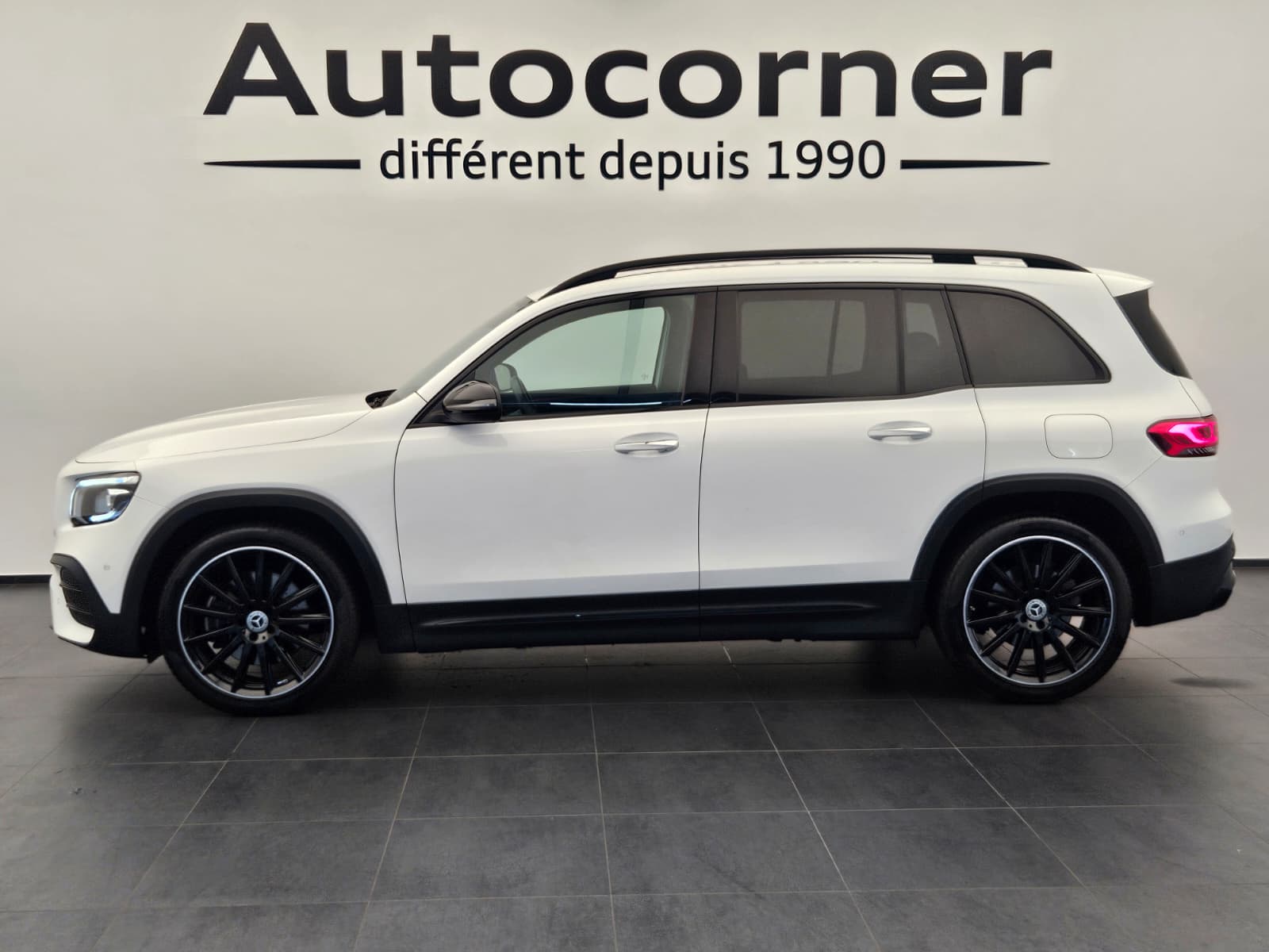 MERCEDES-BENZ GLB 250 AMG Line 8G-Tronic-showroom-element-1
