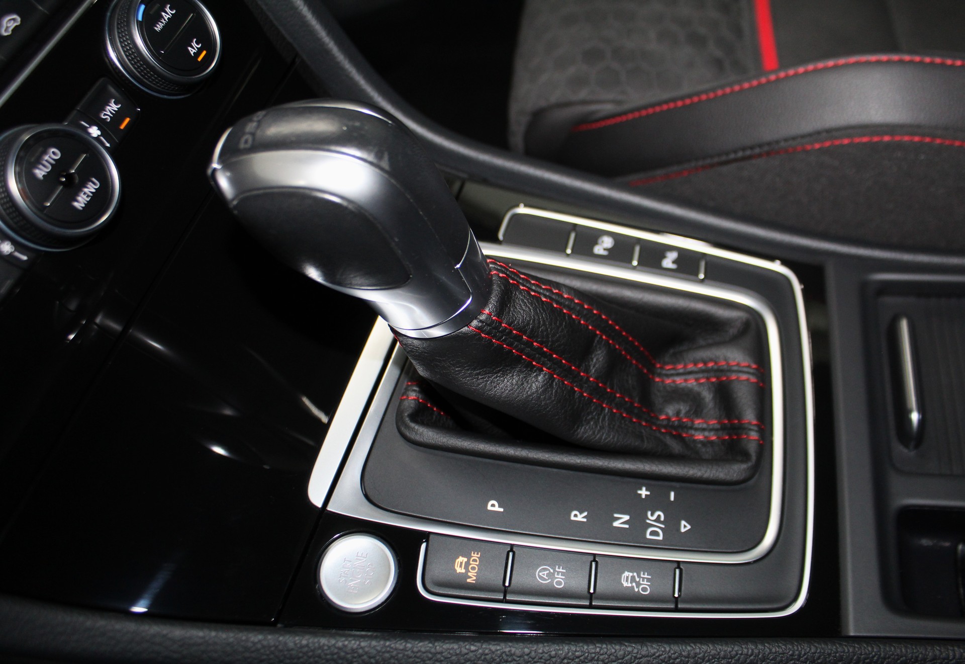 VW Golf 2.0 TSI GTI Performance DSG Black Edition 245PS / CH-Fahrzeug-image-15