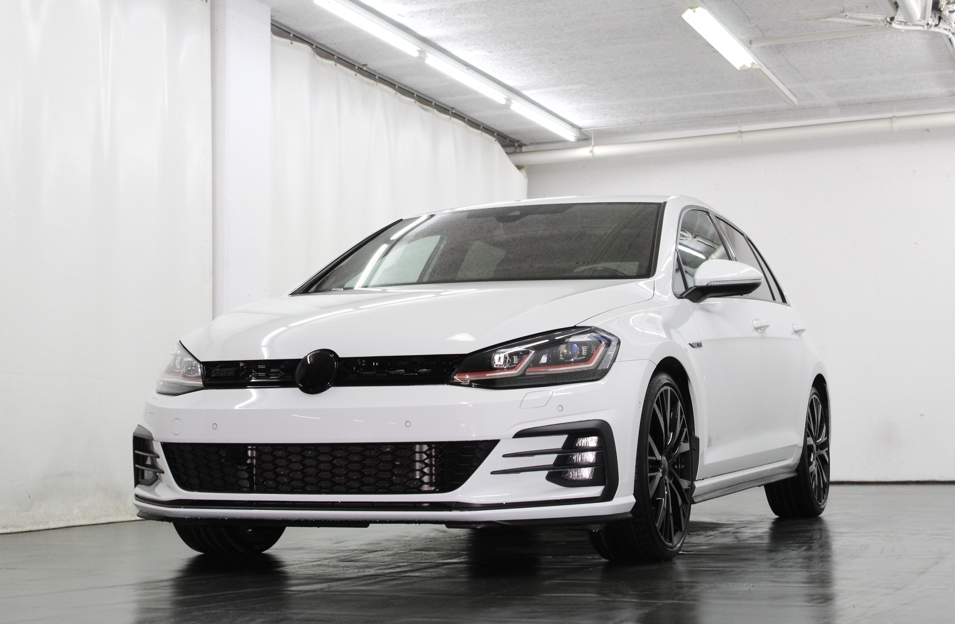VW Golf 2.0 TSI GTI Performance DSG Black Edition 245PS / CH-Fahrzeug-image-3