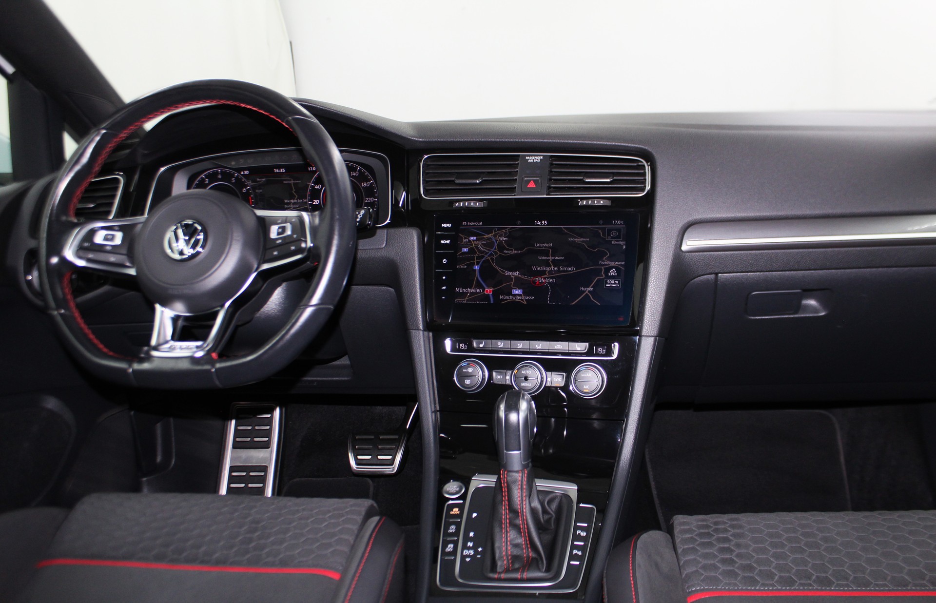 VW Golf 2.0 TSI GTI Performance DSG Black Edition 245PS / CH-Fahrzeug-image-12