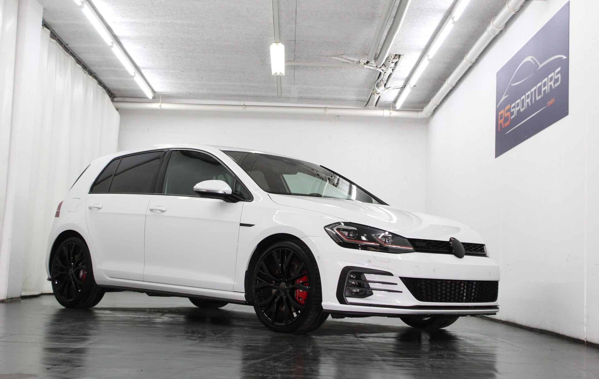 VW Golf 2.0 TSI GTI Performance DSG Black Edition 245PS / CH-Fahrzeug-image-0