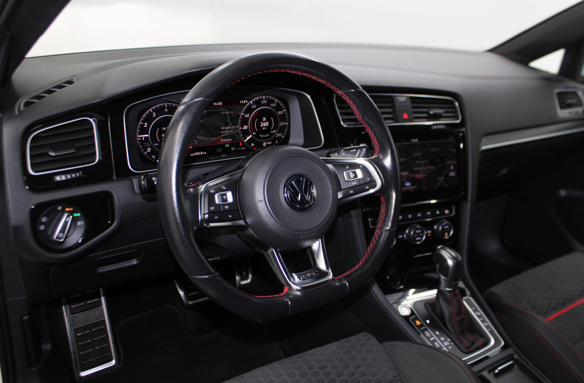 VW Golf 2.0 TSI GTI Performance DSG Black Edition 245PS / CH-Fahrzeug-image-10