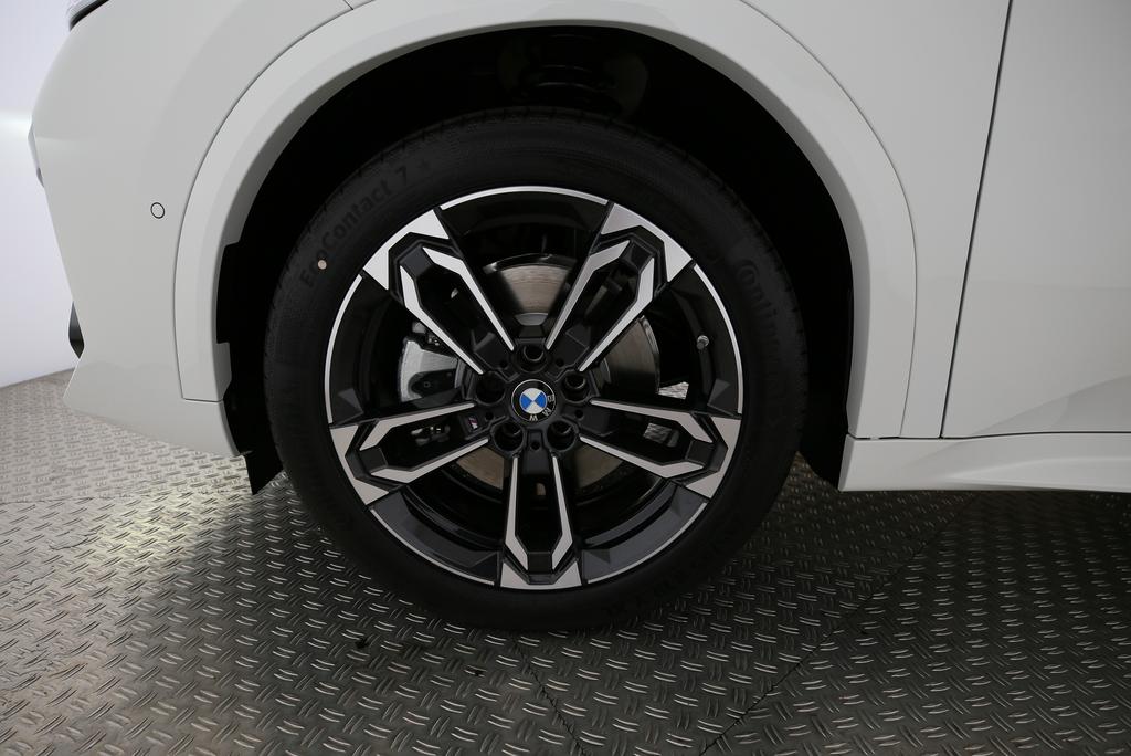 BMW iX2 30 xDrive-image-18