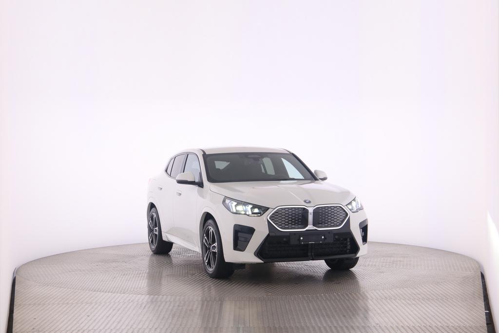 BMW iX2 30 xDrive-image-11