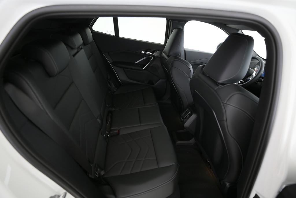 BMW iX2 30 xDrive-image-17
