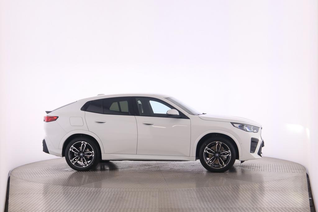 BMW iX2 30 xDrive-image-7