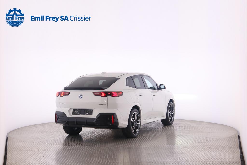 BMW iX2 30 xDrive-image-1