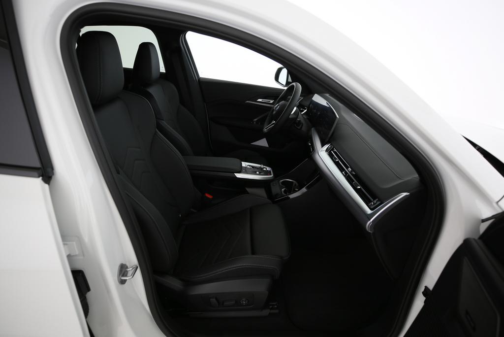 BMW iX2 30 xDrive-image-16