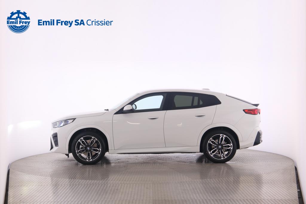 BMW iX2 30 xDrive-showroom-element-2