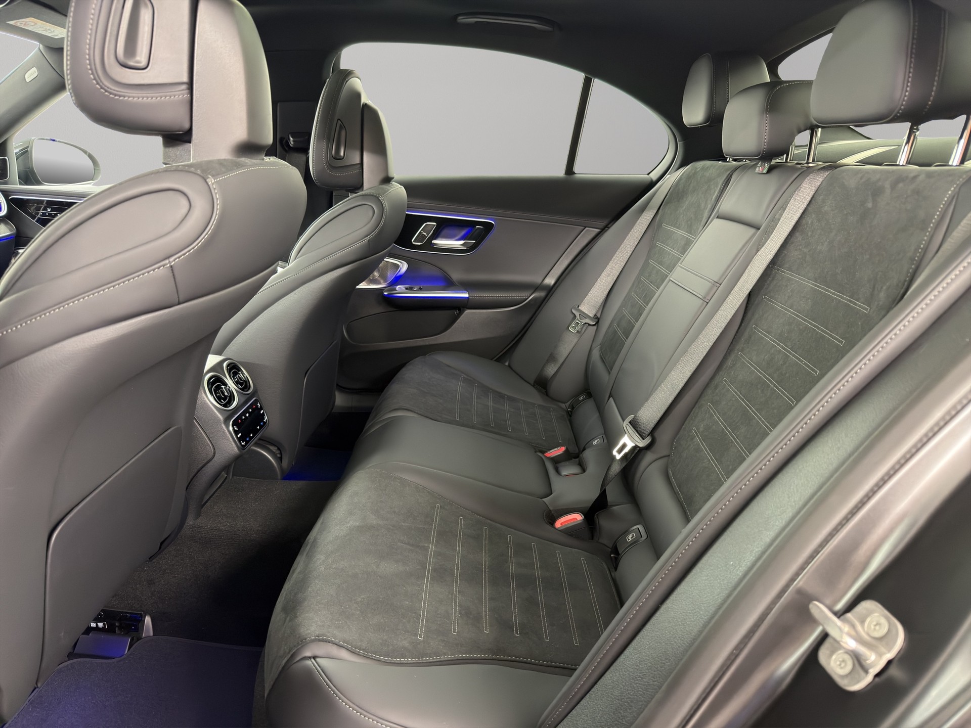 MERCEDES-BENZ C 220 d Swiss Star AMG Line 4matic-image-8