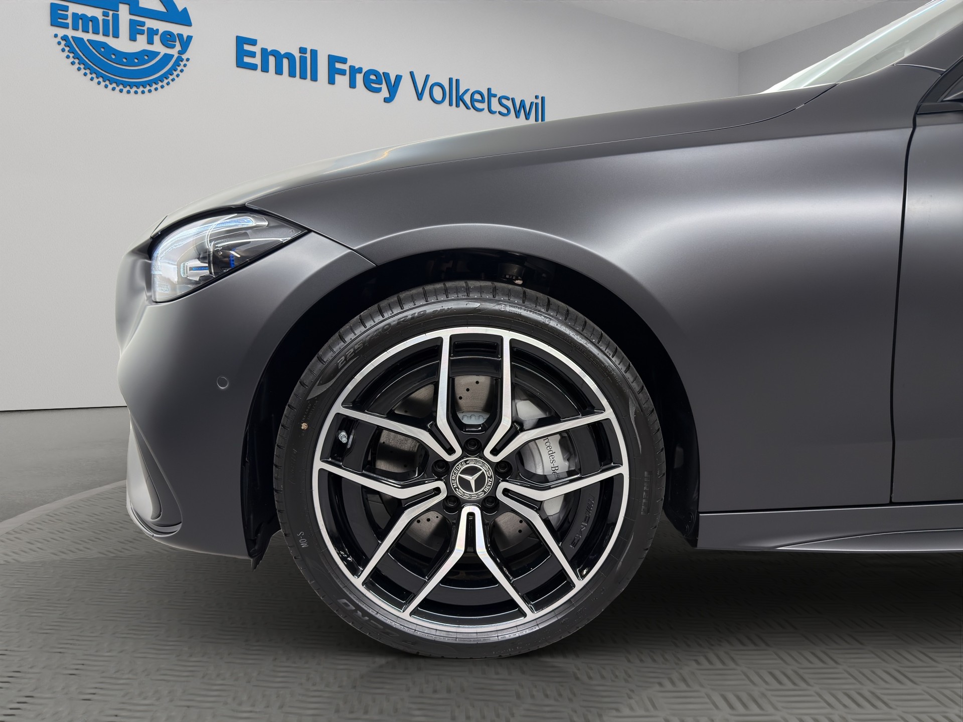 MERCEDES-BENZ C 220 d Swiss Star AMG Line 4matic-image-3