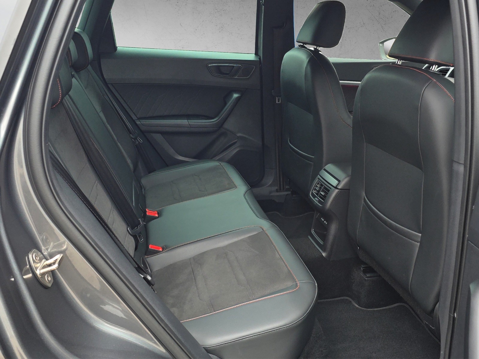 SEAT Ateca 1.5 TSI EVO DSG FR mit AHK-image-14