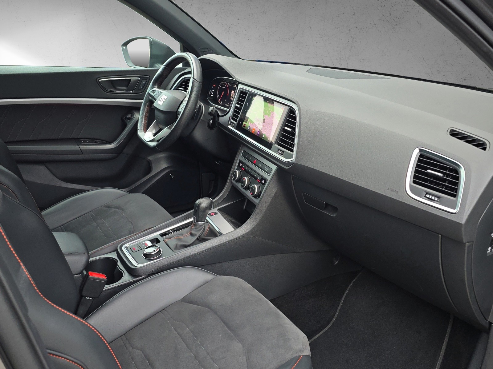 SEAT Ateca 1.5 TSI EVO DSG FR mit AHK-image-9