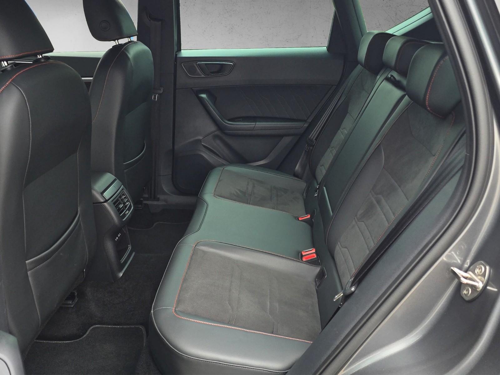 SEAT Ateca 1.5 TSI EVO DSG FR mit AHK-image-13
