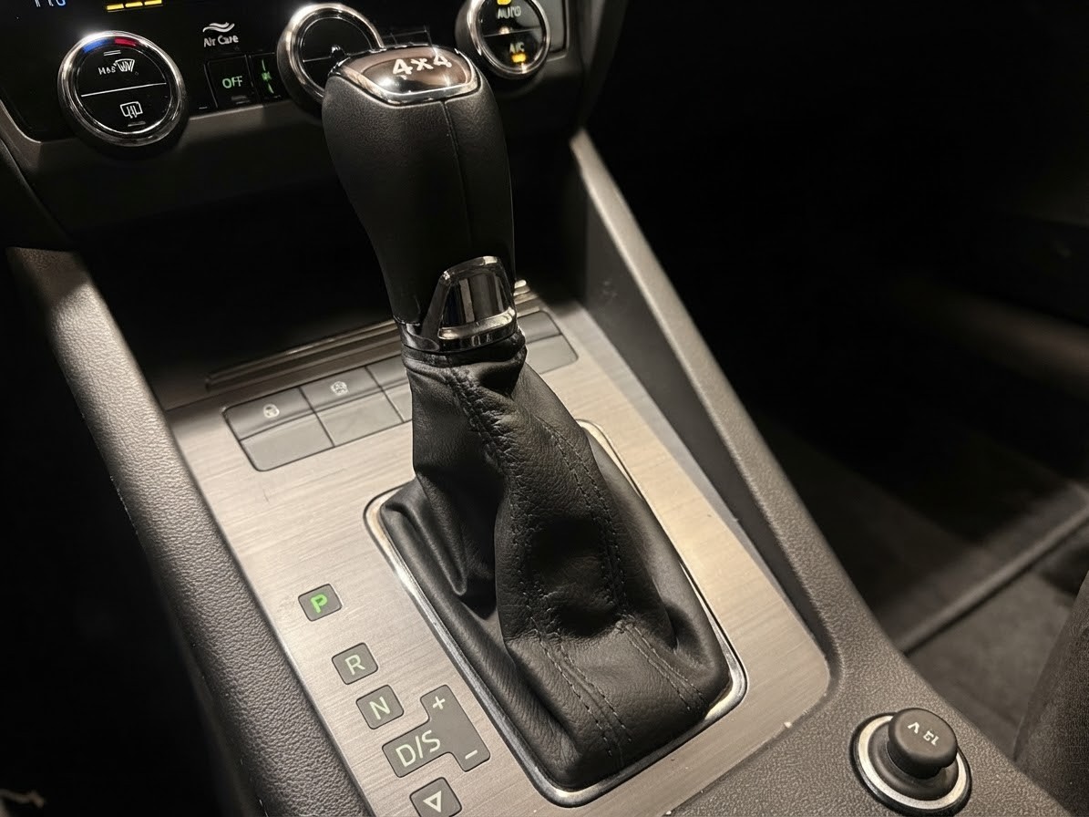 SKODA Octavia Combi 2.0 TSI Soleil 4x4 DSG-image-38